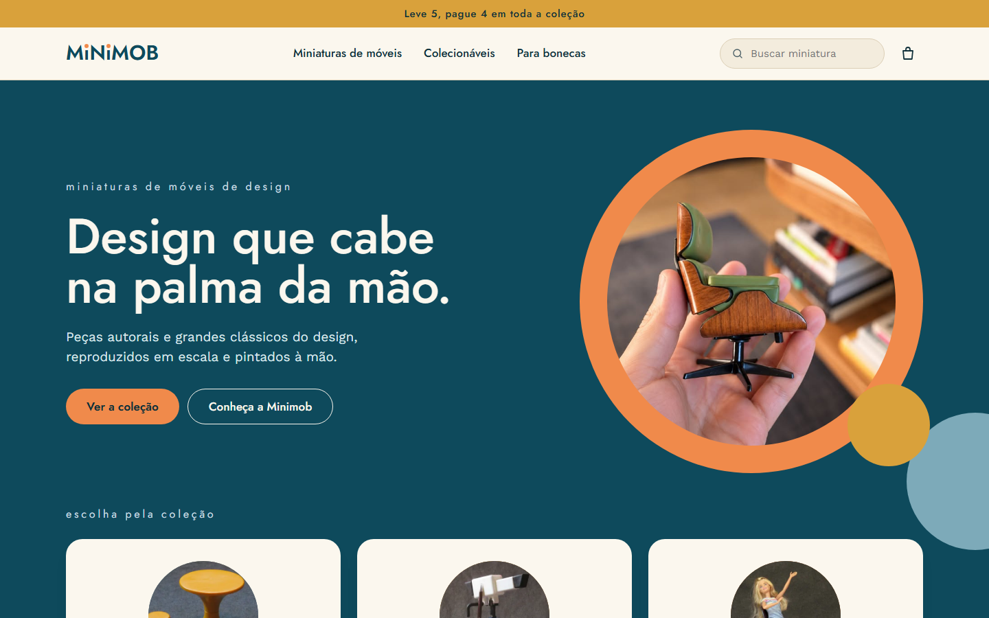 Página inicial da loja Minimob no computador: "Design que cabe na palma da mão", com a foto de uma poltrona em miniatura na mão.